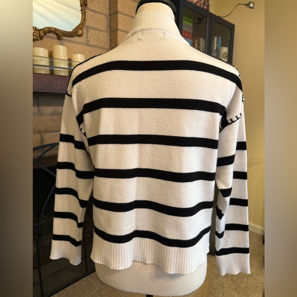 TAHARI Black & White Pullover Stripe Sweater w/ Thick Stitch Decal - Large - Picture 3 of 11